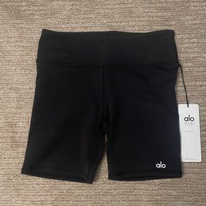 Alo Yoga Airbrush Short 7” - Black - Sz. S